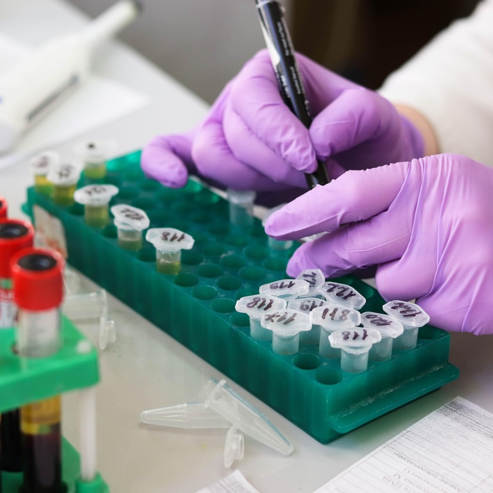 laboratory-3827745_1280 (1)
